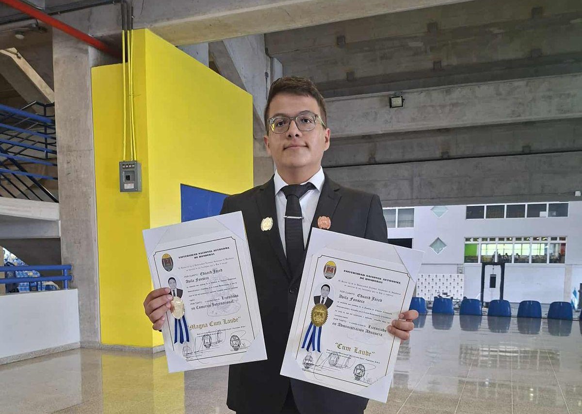 Hondureño con solo 23 años obtiene dos títulos en la UNAH