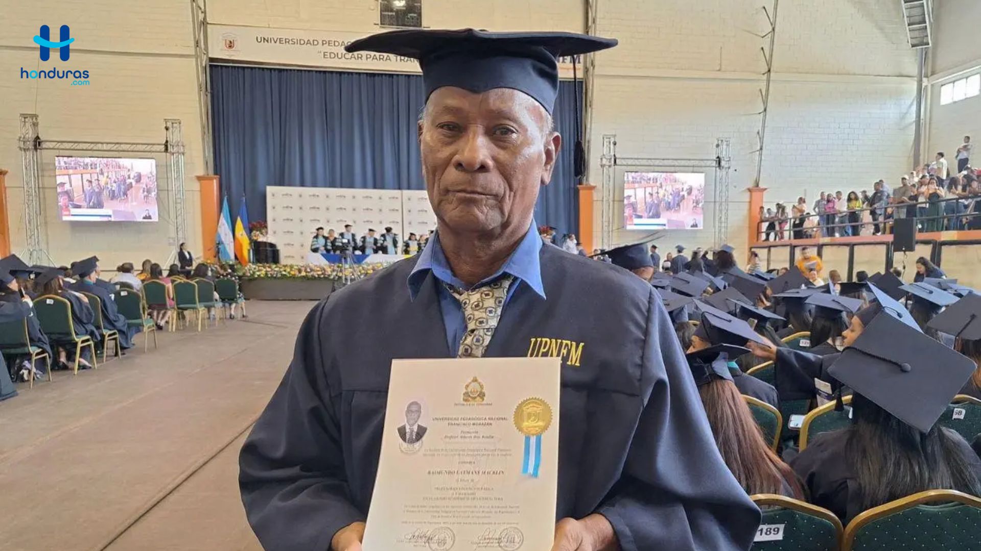Hondureño se Gradúa de la Universidad a los 65 años
