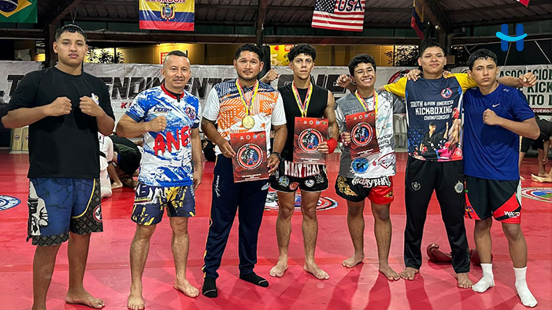 Kickboxing hondureño reciben reconocimiento en Ecuador antes de competir en Galápagos