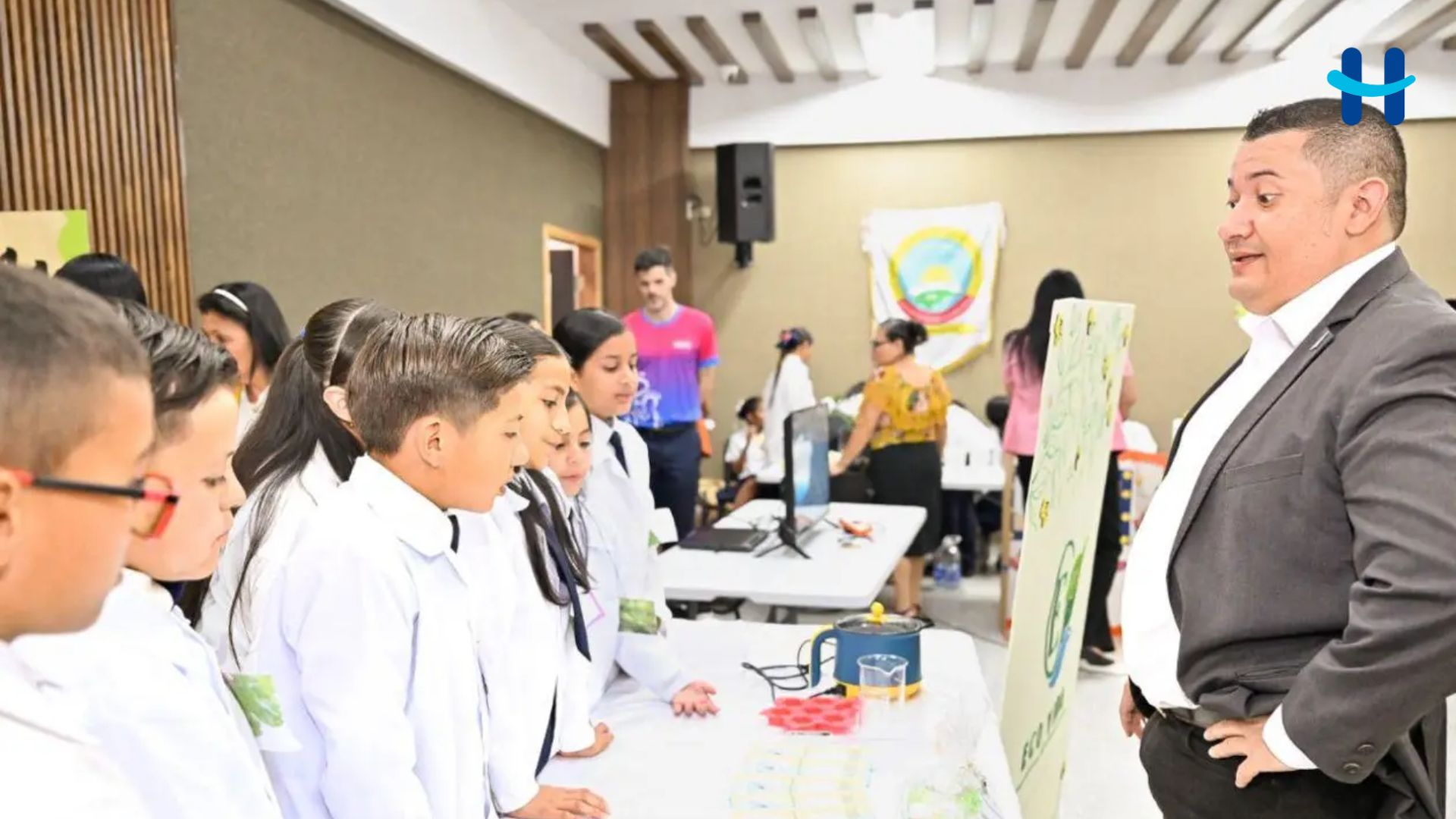 Estudiantes hondureños destacan en feria STEAM con proyectos innovadores