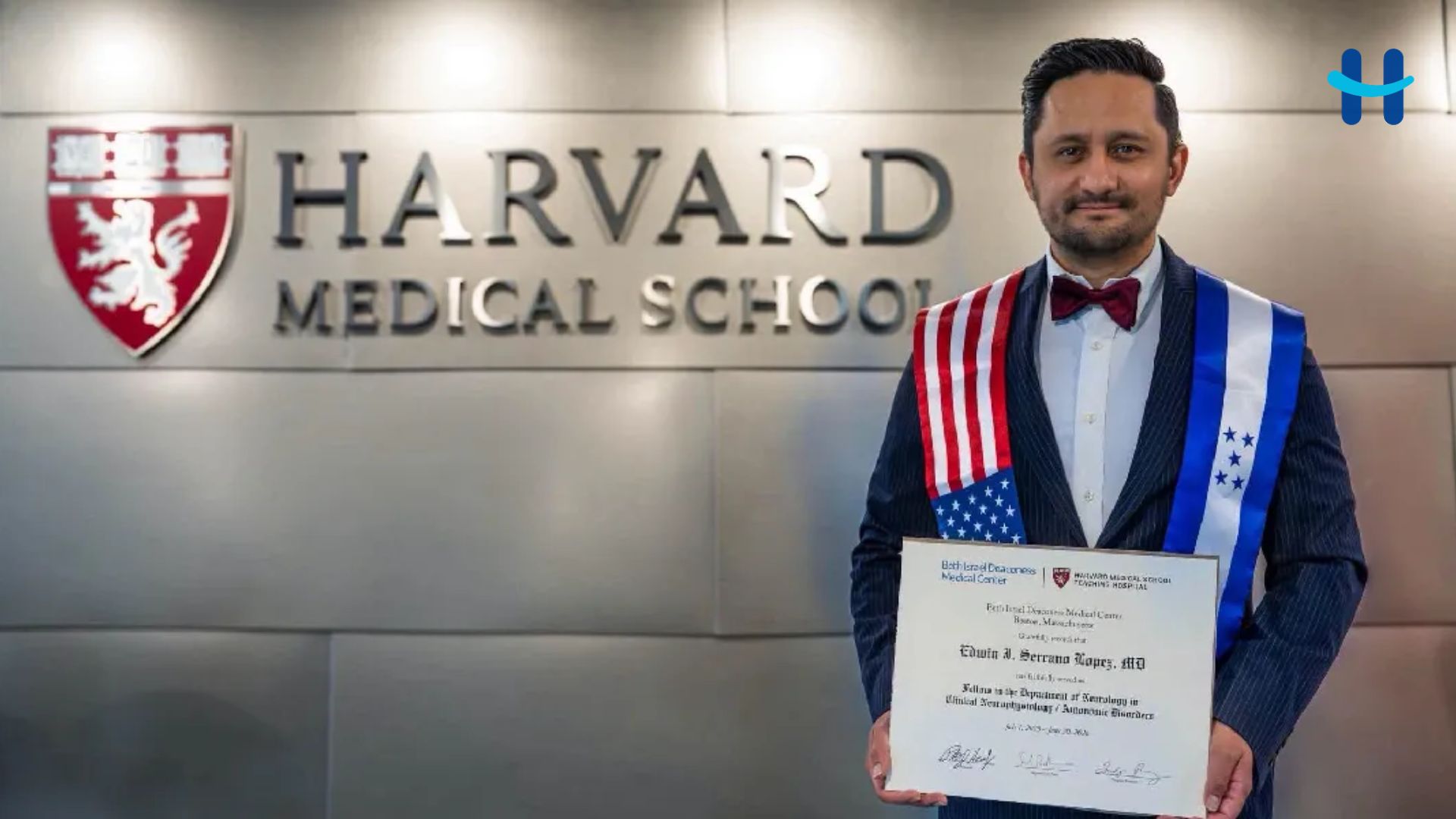 Médico hondureño se gradúa con honores en la Universidad de Harvard