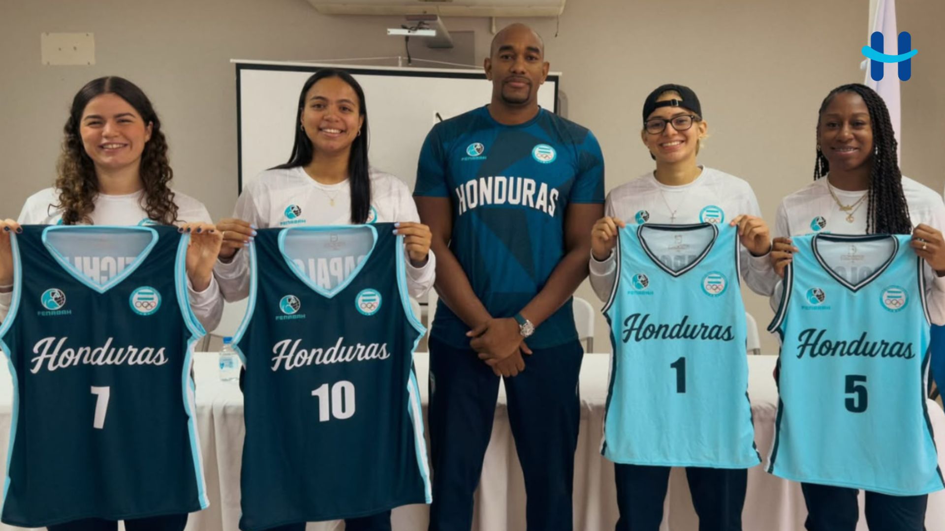 Selección Femenina de Baloncesto 3×3 presenta uniforme para Santo Domingo 2026