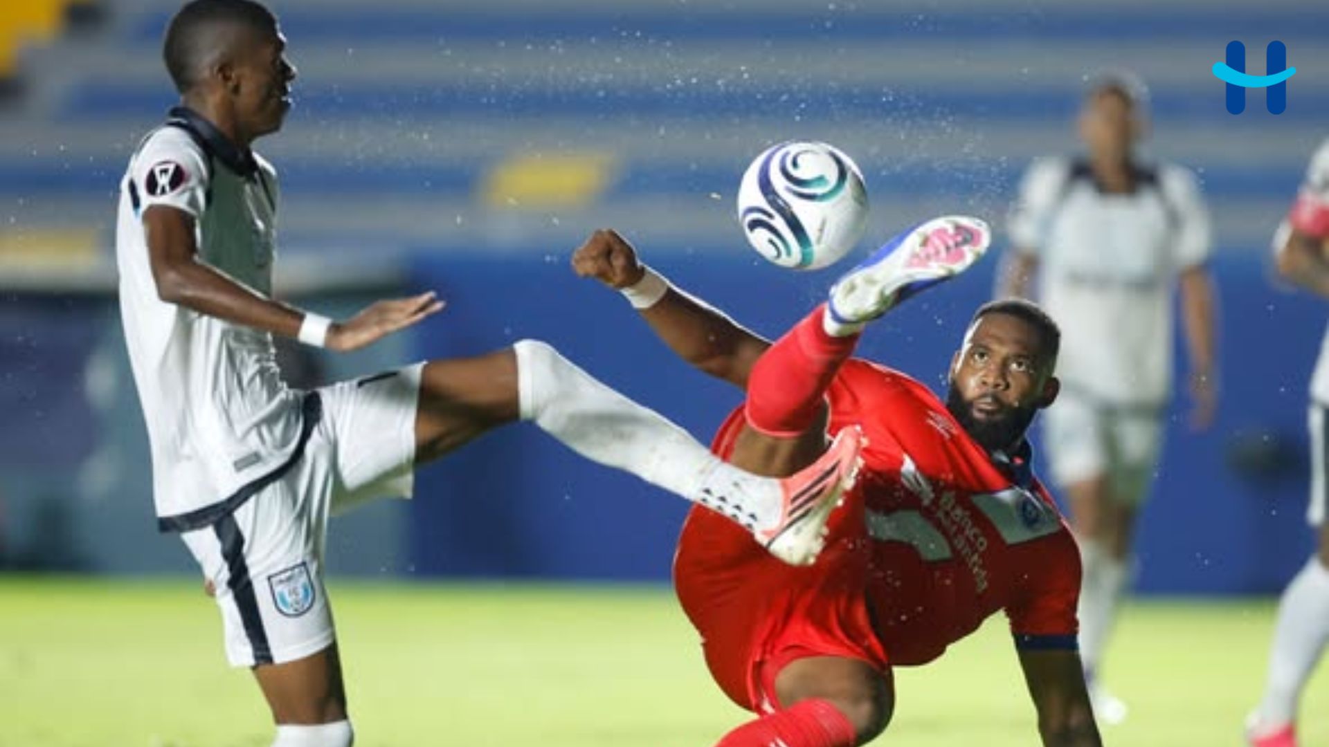Olimpia remonta 2-1 al UMECIT y lidera el Grupo C de Concacaf