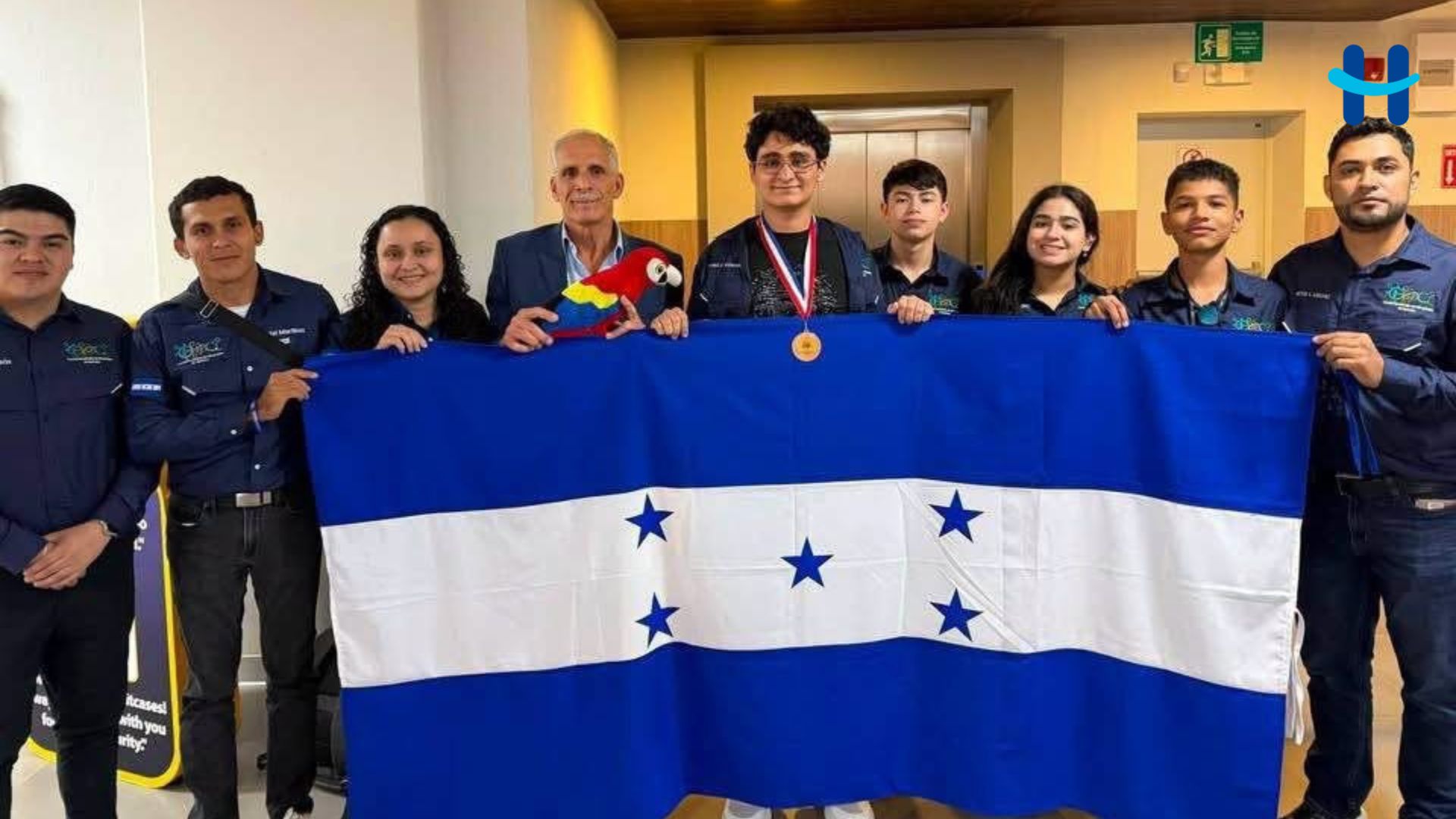 Ricardo Rischmagui gana bronce en olimpiada de química en Panamá
