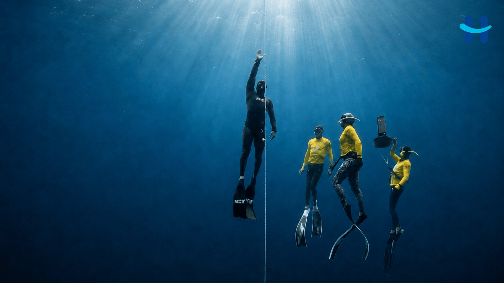 Hondureño rompe récord mundial de apnea en Roatán