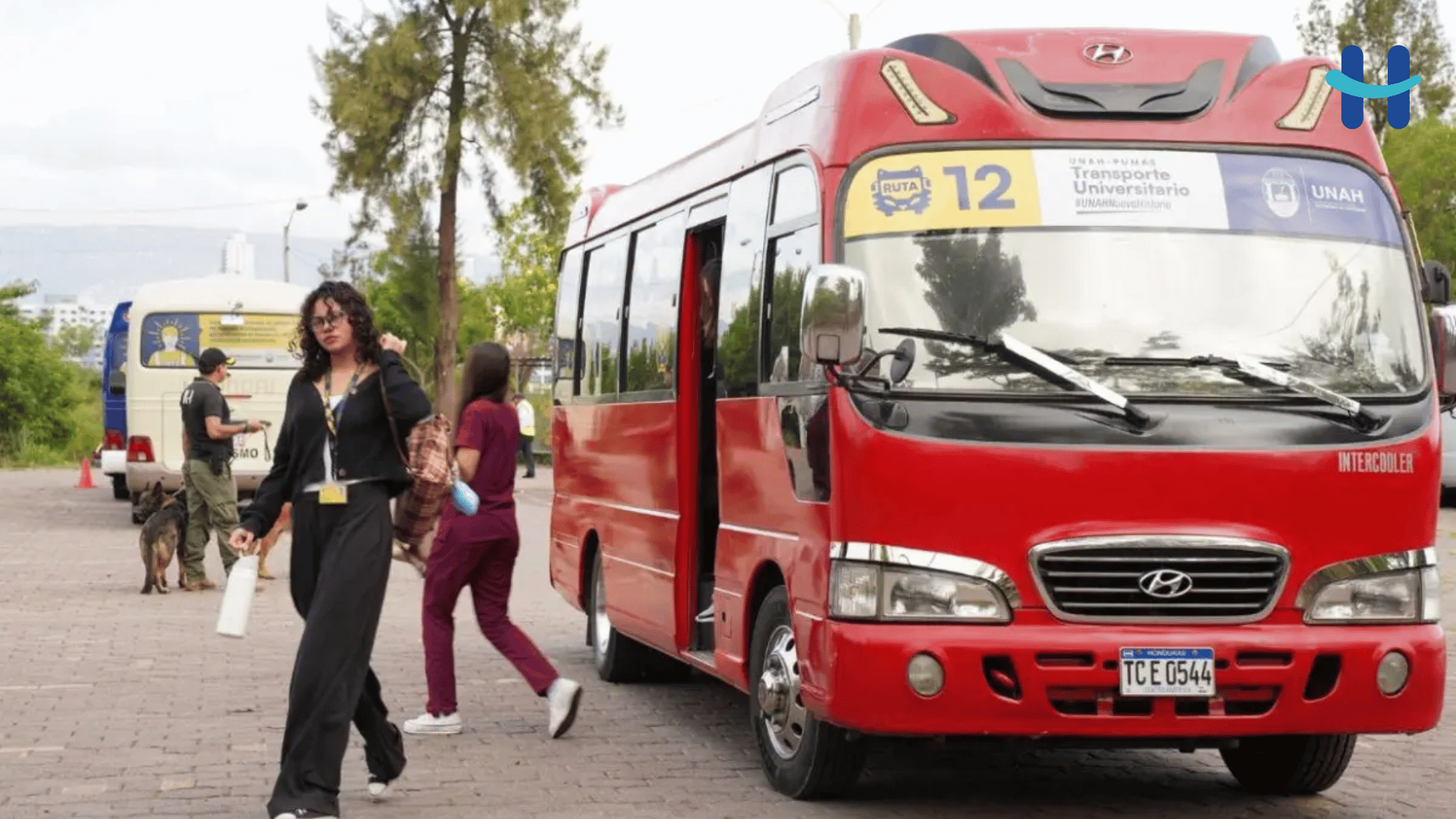 UNAH mantiene transporte gratuito para sus estudiantes
