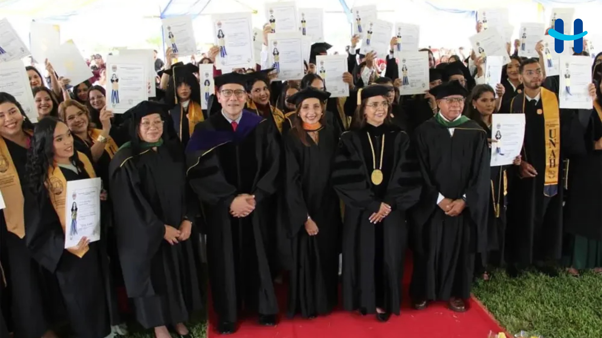 UNAH Olancho gradúa a 45 nuevos profesionales hondureños