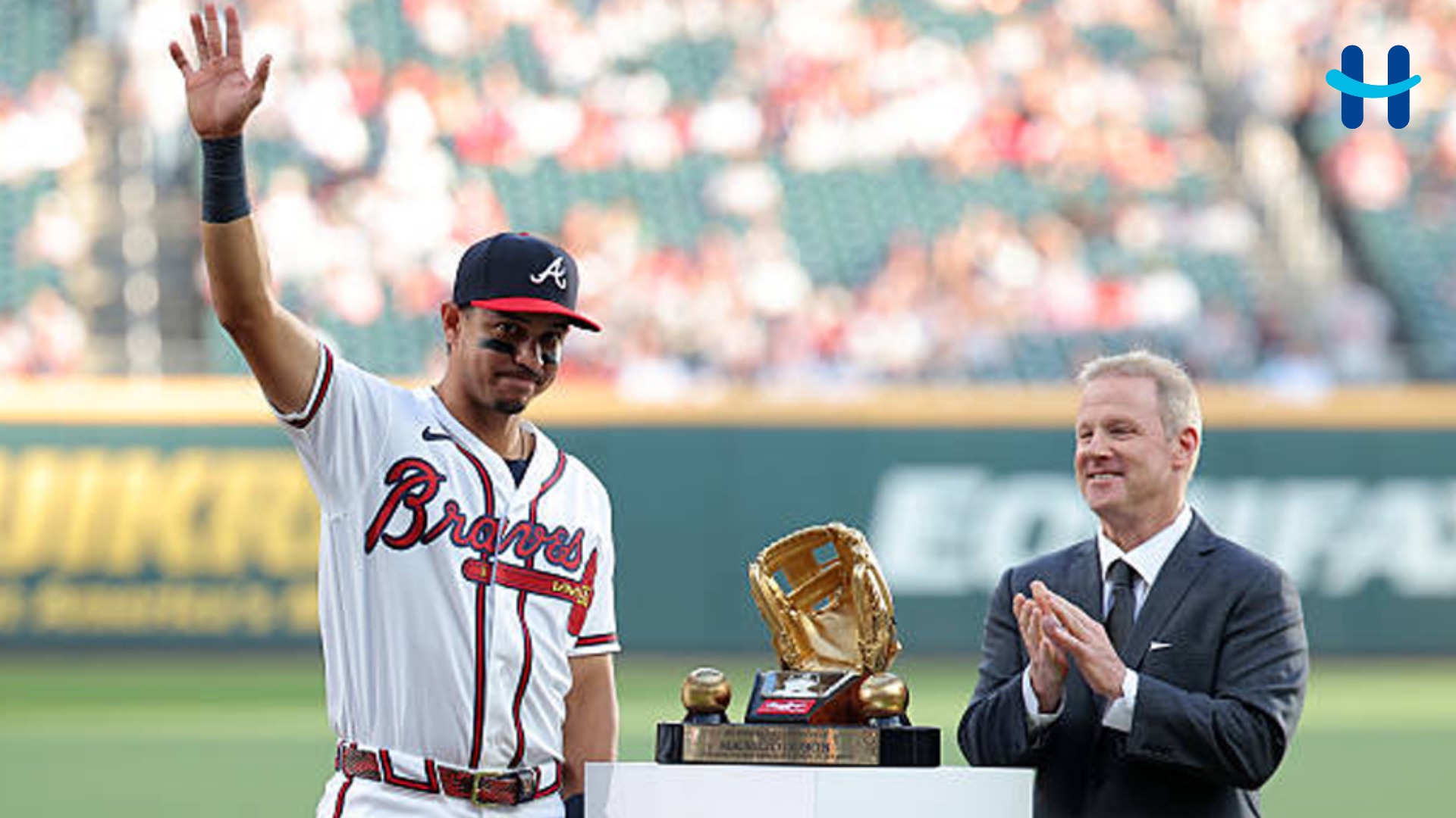 Mauricio Dubón va por su tercer Guante de Oro en MLB