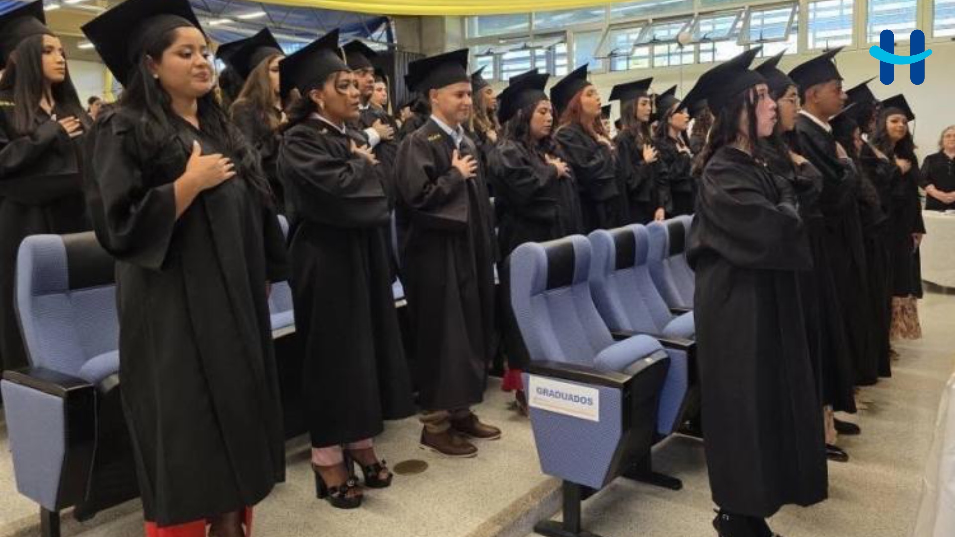 UNAH digitaliza trámites para facilitar la graduación