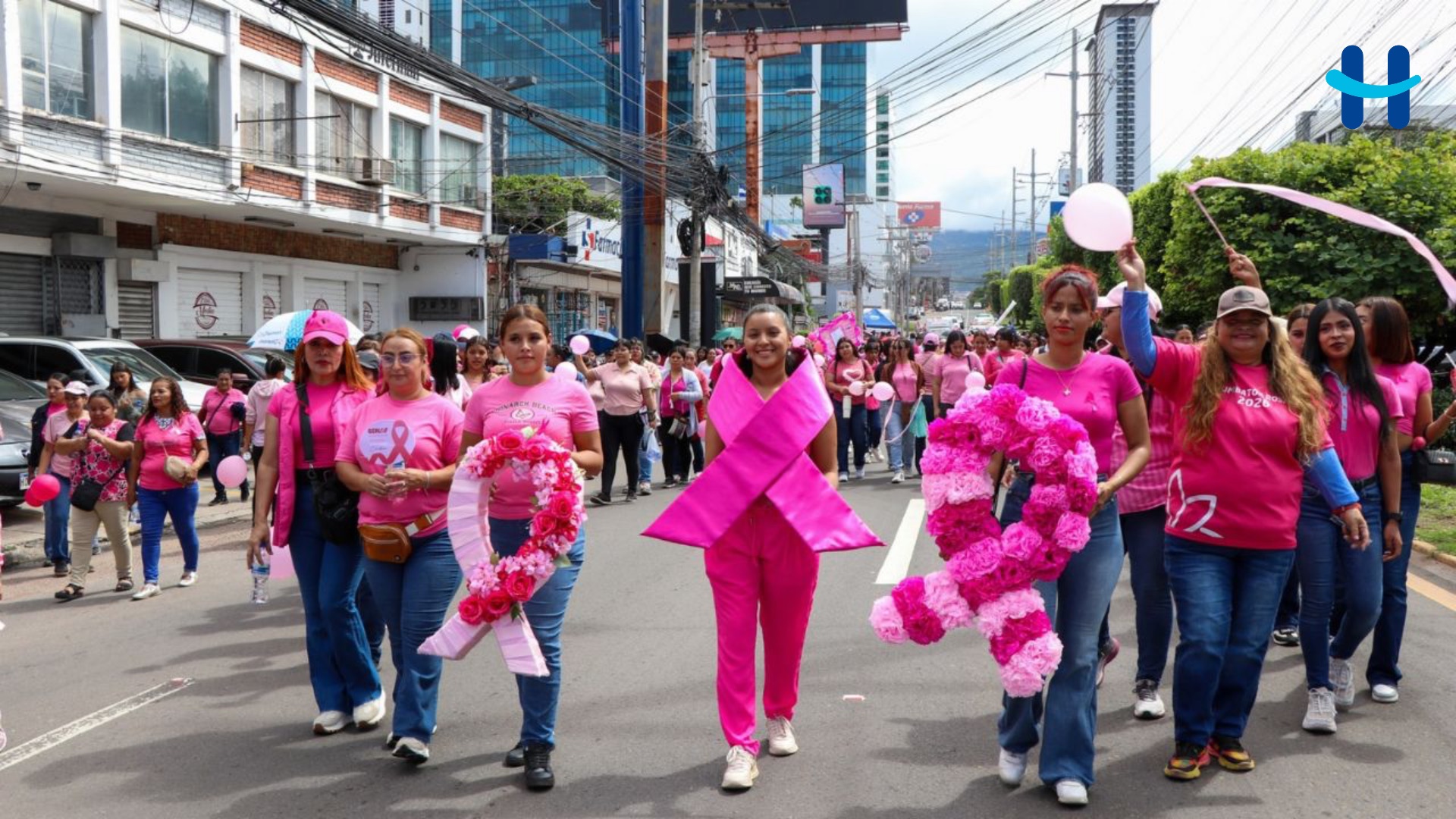 Tegucigalpa realiza desfile para promover la salud de las mujeres
